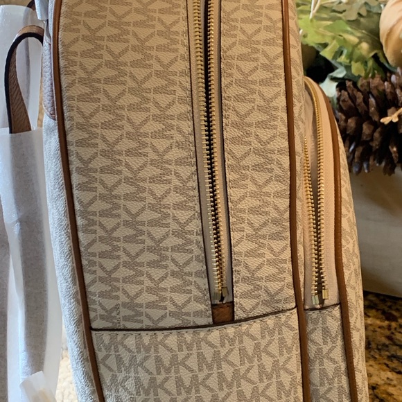 Mk authentic backpack - Picture 6 of 6